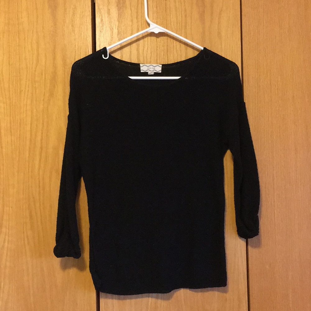 Black 3/4 length sleeve shirt